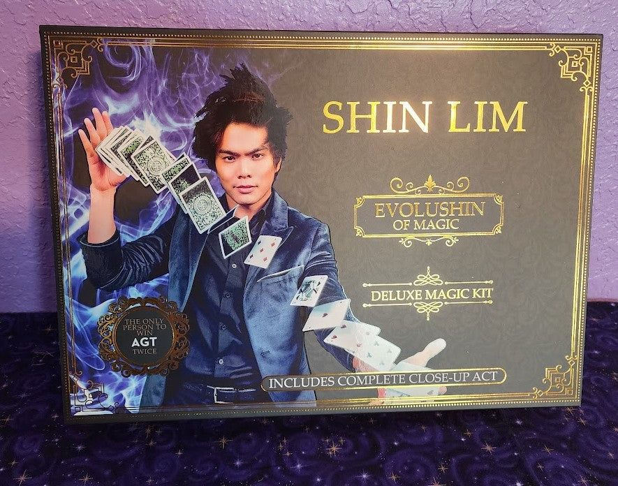 Evolushin Of Magic Deluxe Magic Kit by Shin Lim (english)