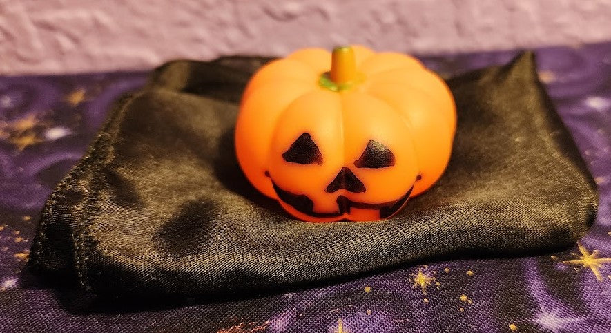 Silk to Pumpkin by Alan Wong