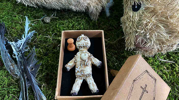 HOODOO - Haunted Voodoo Doll by iNFiNiTi and Mark Traversoni (Gimmicks and Online Instructions)